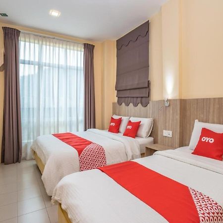 Hotel The Island Pekan Pangkor Exterior photo