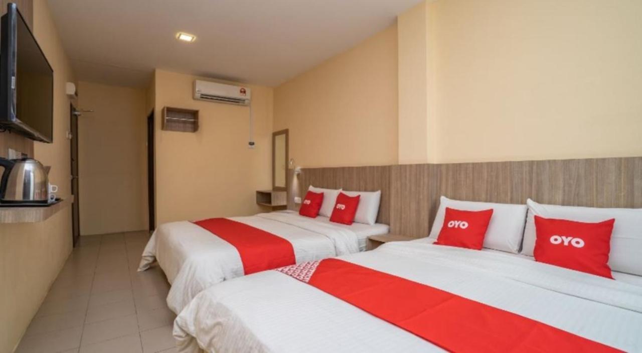 Hotel The Island Pekan Pangkor Exterior photo