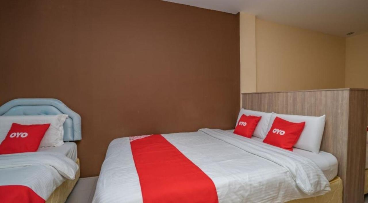 Hotel The Island Pekan Pangkor Exterior photo