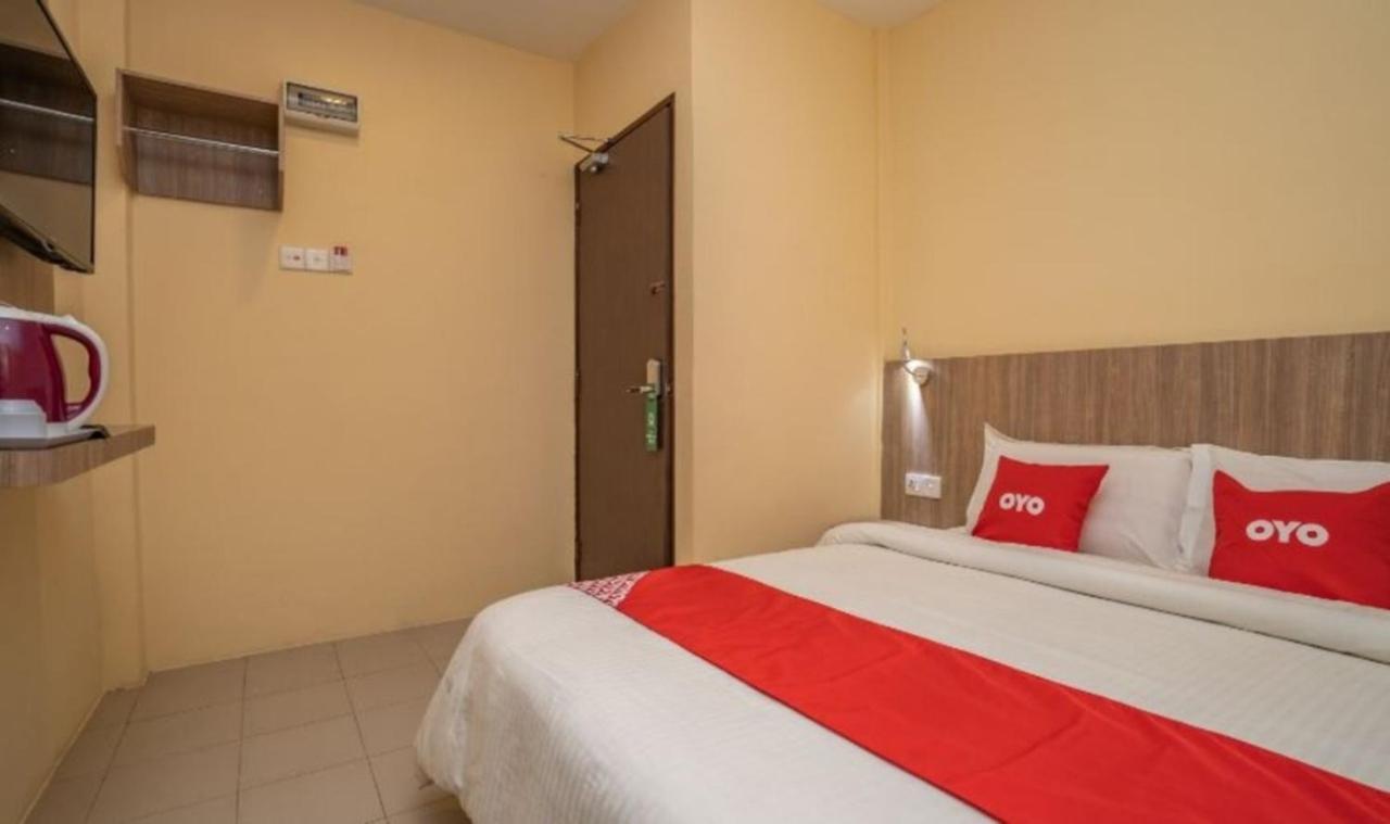 Hotel The Island Pekan Pangkor Exterior photo
