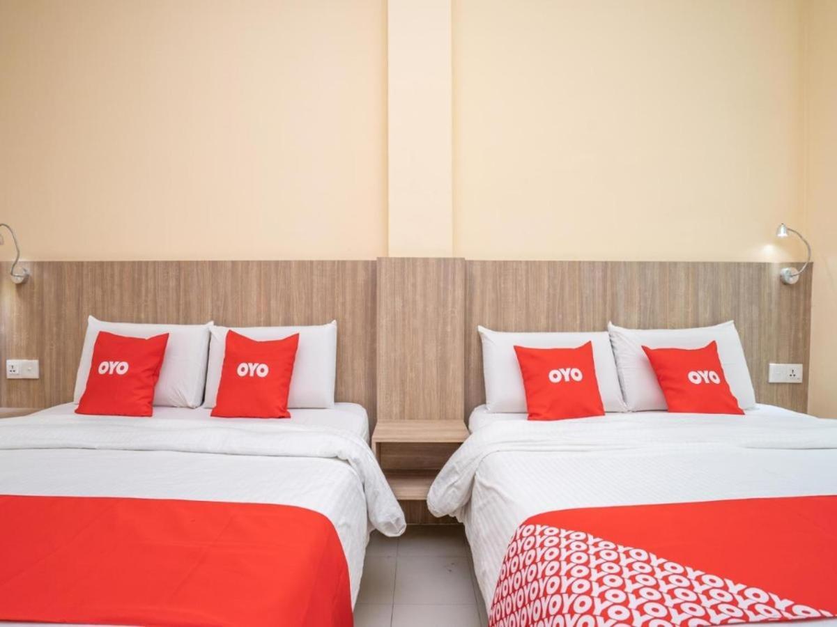 Hotel The Island Pekan Pangkor Exterior photo