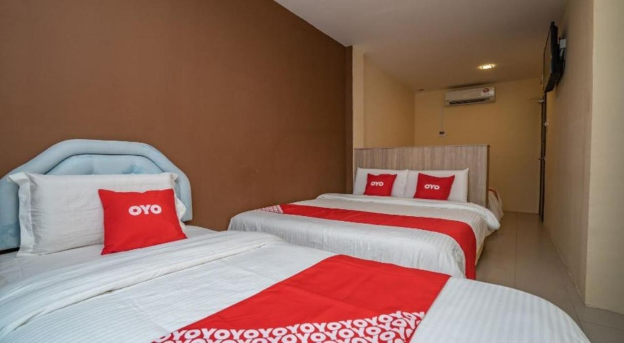 Hotel The Island Pekan Pangkor Exterior photo