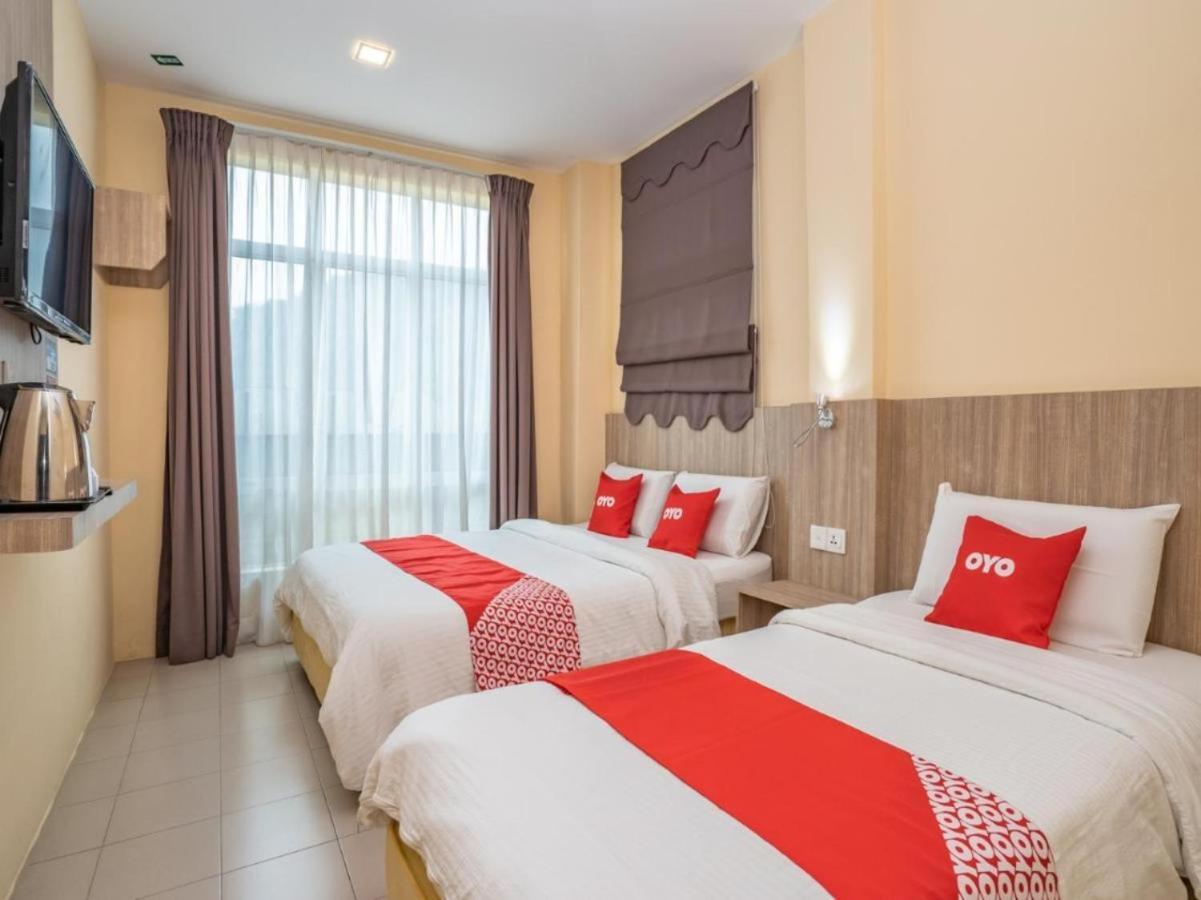 Hotel The Island Pekan Pangkor Exterior photo