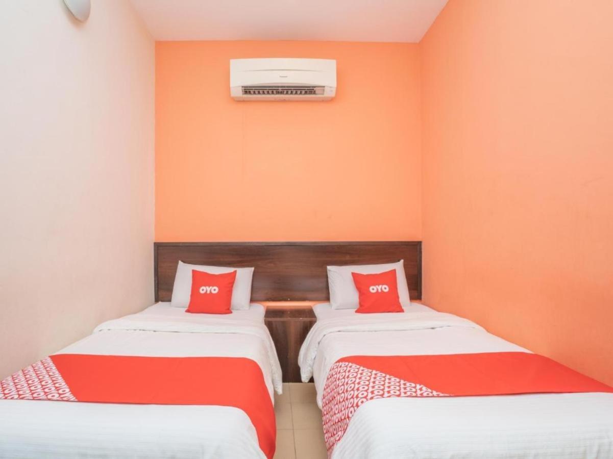 Hotel The Island Pekan Pangkor Exterior photo