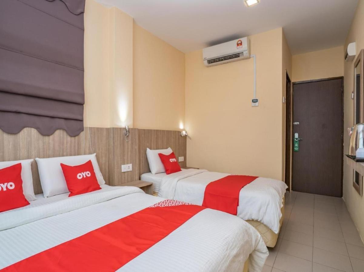 Hotel The Island Pekan Pangkor Exterior photo