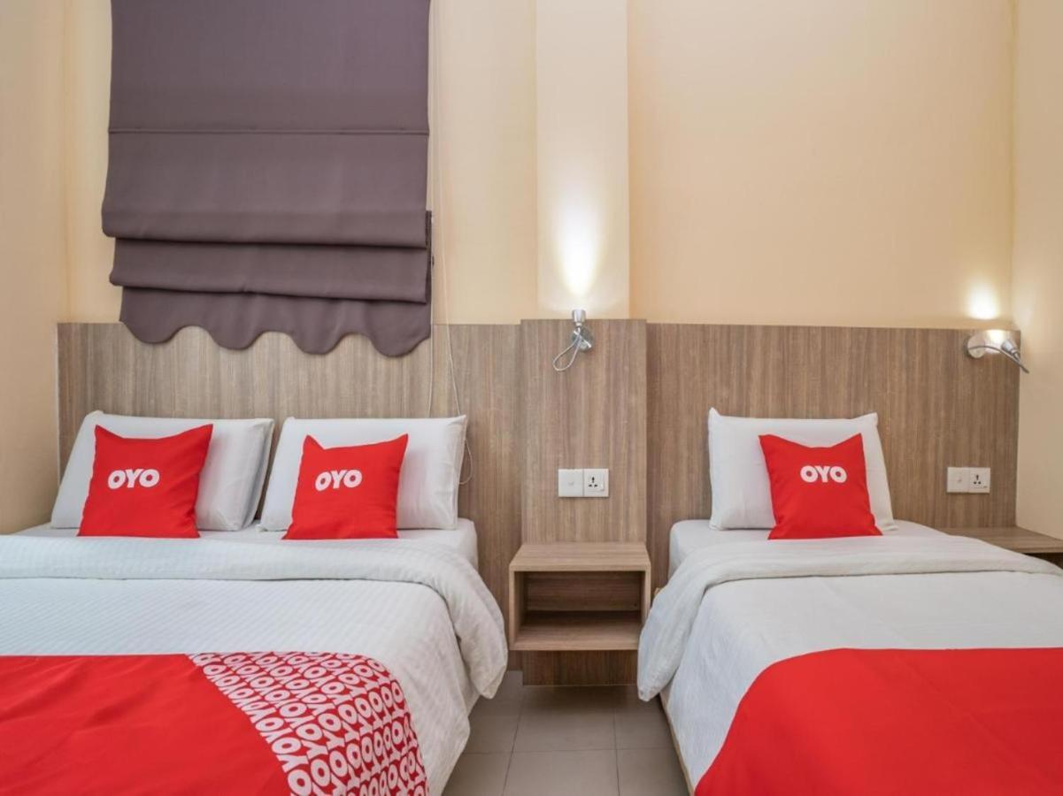 Hotel The Island Pekan Pangkor Exterior photo