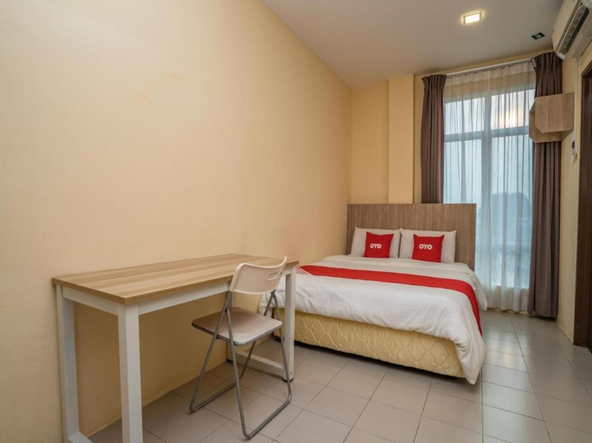 Hotel The Island Pekan Pangkor Exterior photo