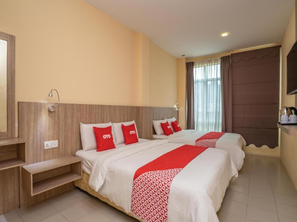 Hotel The Island Pekan Pangkor Exterior photo