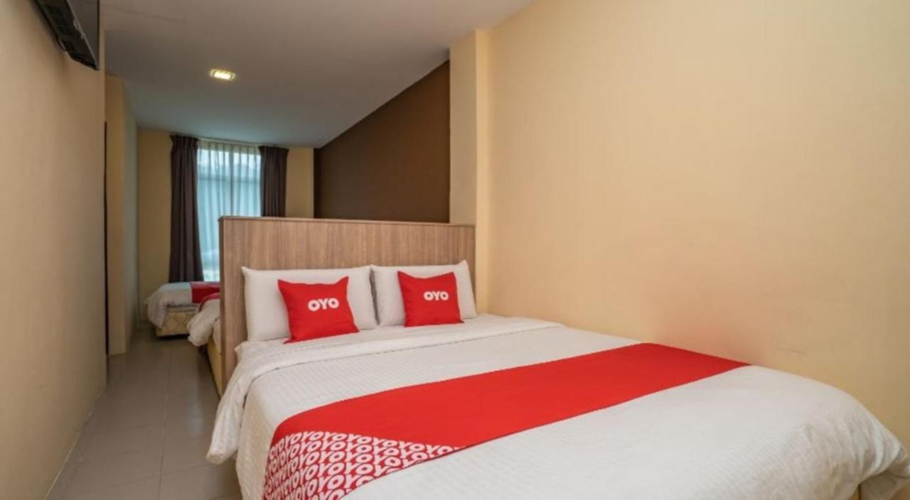 Hotel The Island Pekan Pangkor Exterior photo
