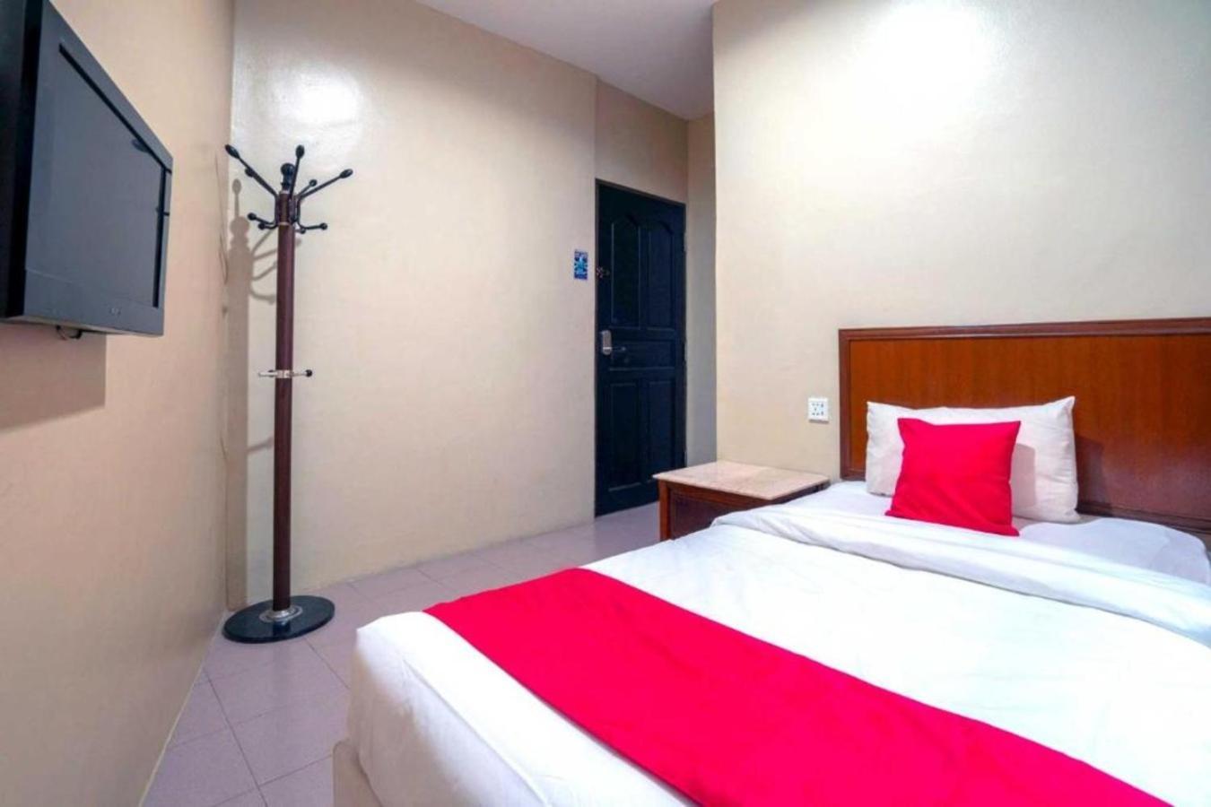 Hotel The Island Pekan Pangkor Exterior photo